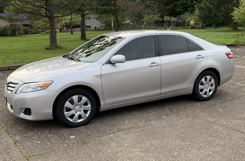 Photo 2 of 10 of 2011 Toyota Camry LE